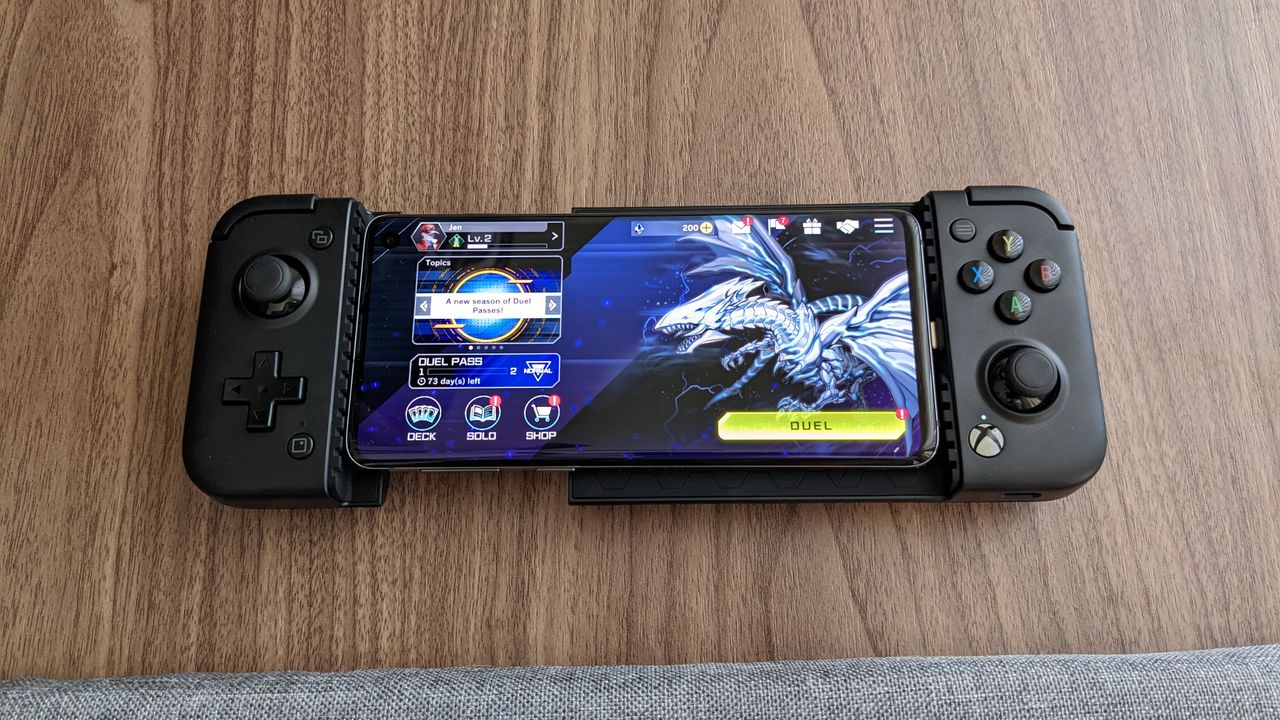 Gamesir X2 Pro with Yugioh Master Duel on phone