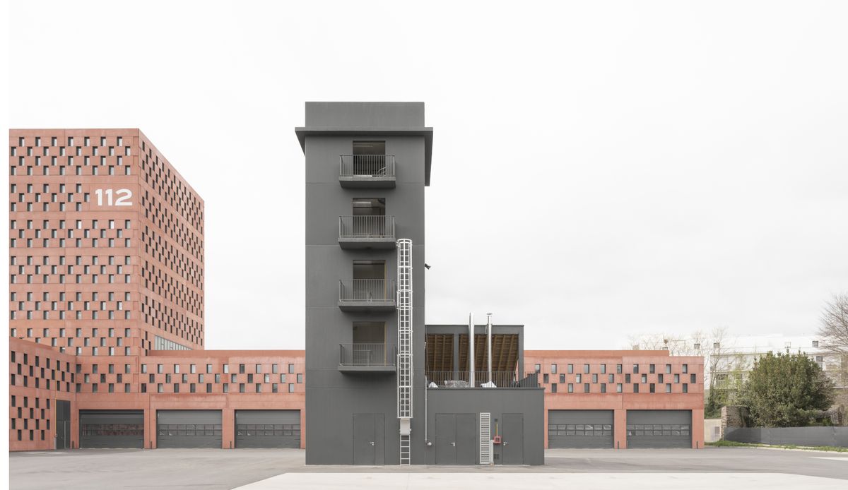Explore this French fire station via LAN.