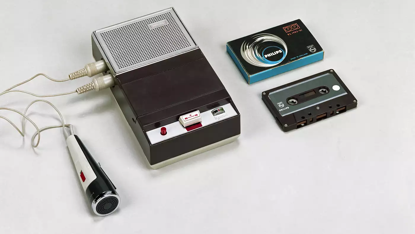 Philips EL3300 compact cassette recorder