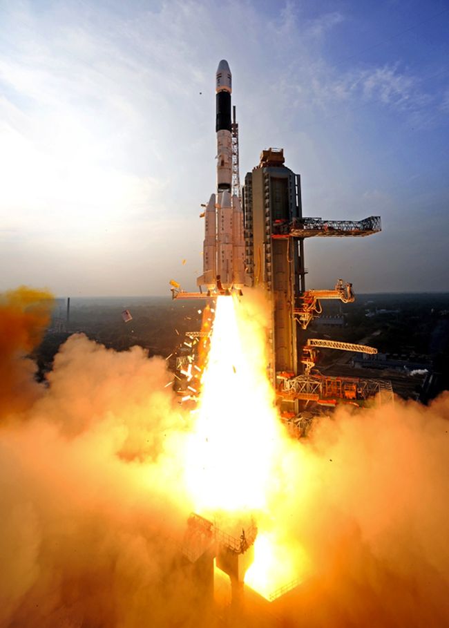 Launch Photos: India's Big Rocket Lifts Off With GSAT-14 Satellite | Space