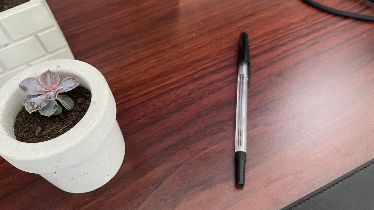 Flexispot E7/EC4 standing desk review Laptop Mag