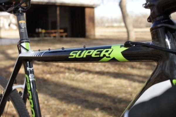 The rear brake is routed along the right side of the top tube.