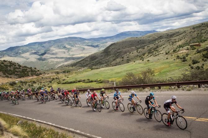 Riders climb out of the valley and back towards the climbs.
