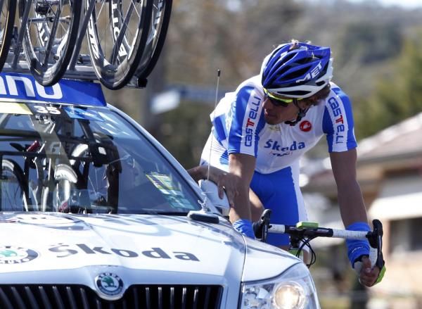 Pozzato speaks to Italian coach Paolo Bettini in the team car