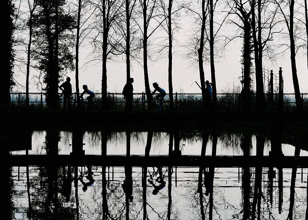 Silhouettes to sign in