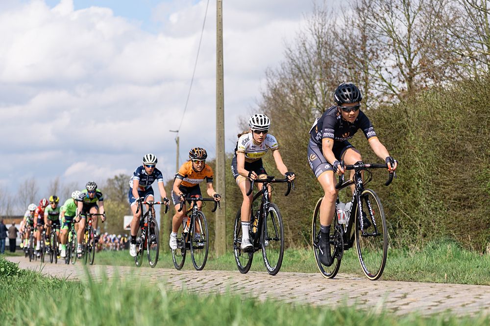 Audrey Cordon across the cobbles - Grand Prix de Dottignies 2016
