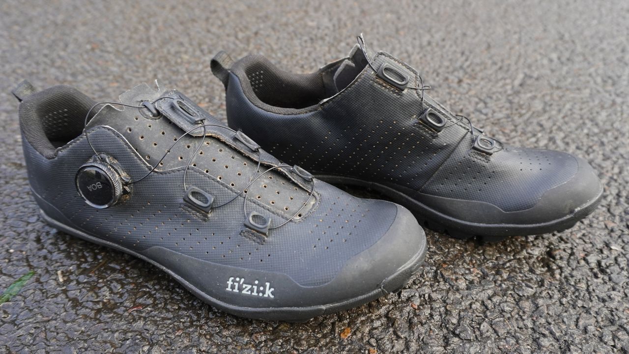 Image shows the Fizik Terra Atlas gravel bike shoes