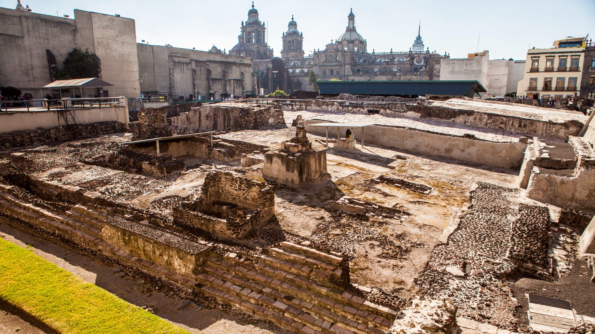 An image of the ruins of the Templo Mayor which was once one of the main temples of the Aztecs. Only the foundation is left and some steps at the building’s side.