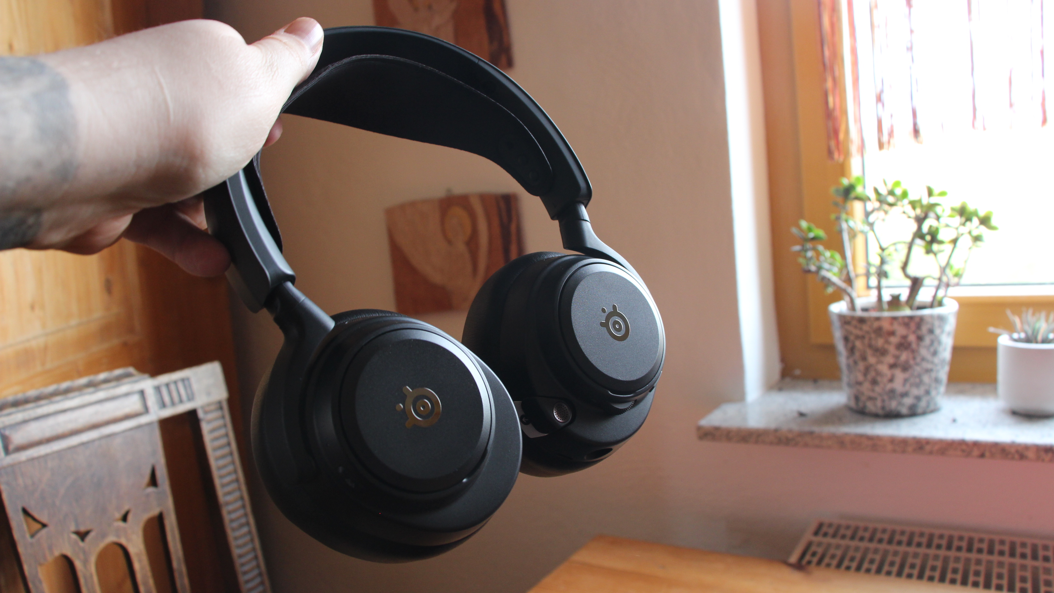 SteelSeries Arctis Nova Pro Omni photographs