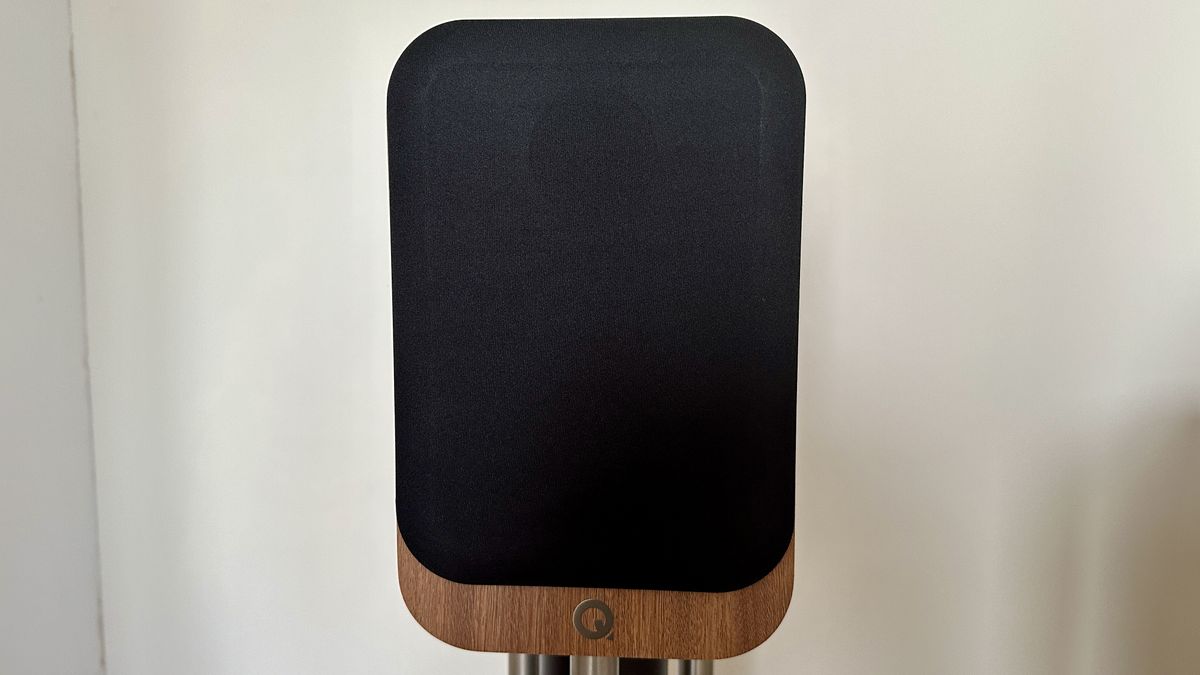 Q Acoustics 3020C Noyer Enceintes bibliothèques sur Q Acoustics 3020C Noyer Enceintes bibliothèques sur