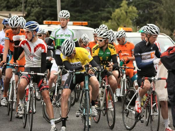 The elite men are ready to roll.