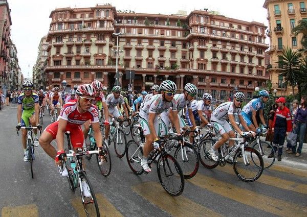 The riders take it easy in the streets of Napoli.