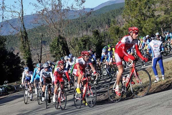 R&eacute;mi Pauriol (Cofidis, Le Credit En Ligne) leads the peloton.