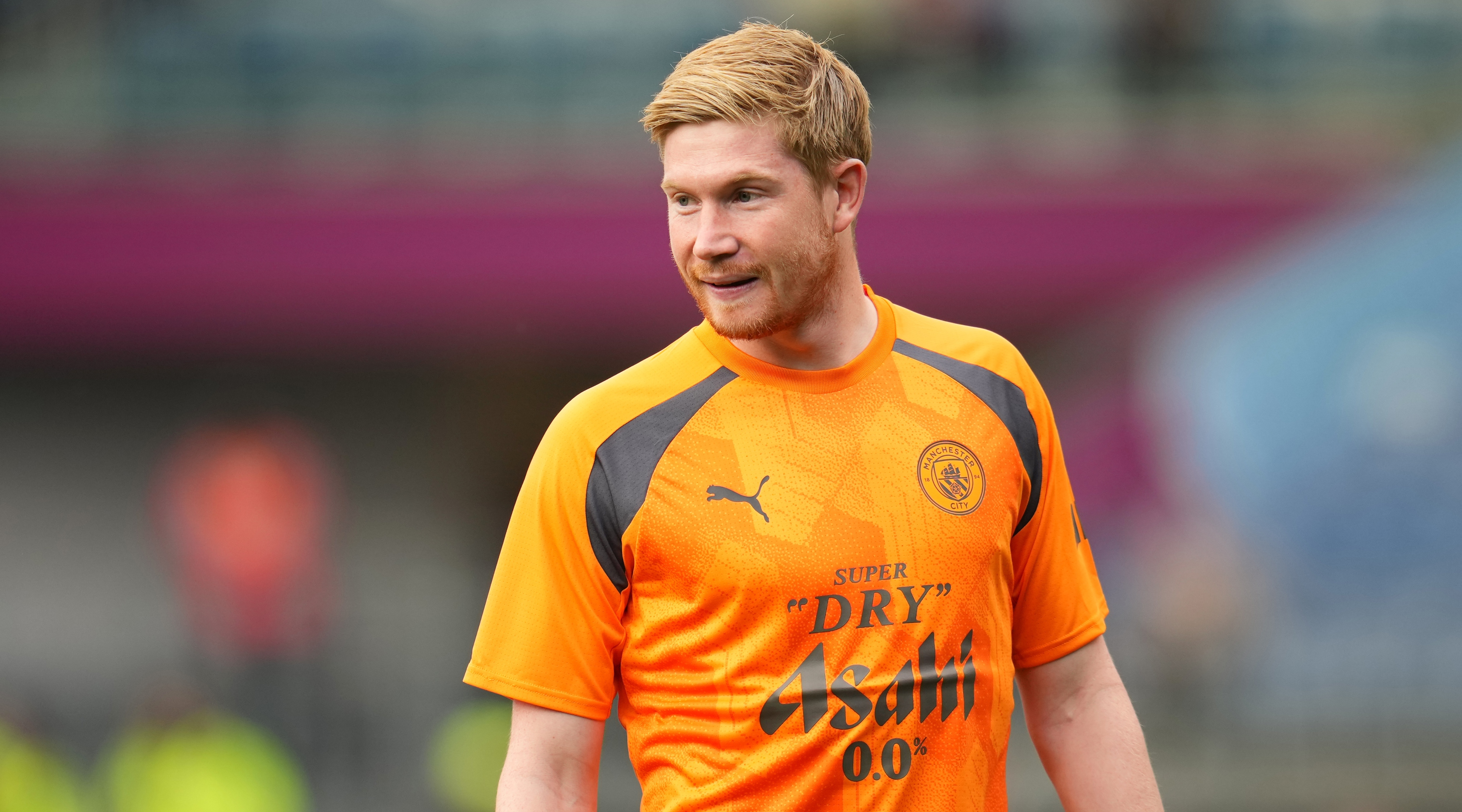 Kevin De Bruyne of Manchester City warms up prior to the Premier League match between Burnley FC and Manchester City at Turf Moor on August 11, 2023 in Burnley, England.