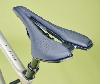 Giant Revolt X Pro Giant Approach Saddle