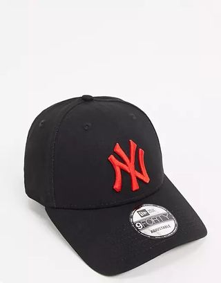 New Era 9forty NY Yankees cap in black