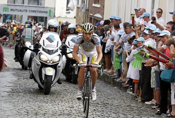 Maxime Monfort (HTC - Columbia) rides in no man's land between Sylvain Chavanel and the field.