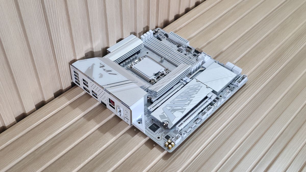 Gigabyte Z890M Aorus Elite Wifi7 Ice - Board images