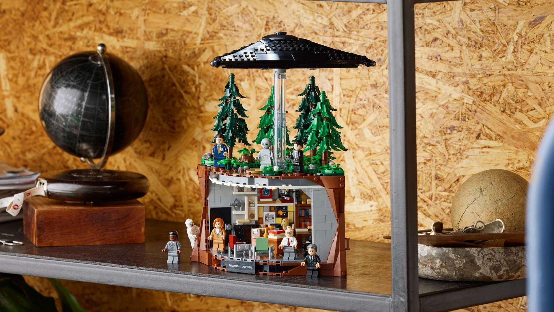 LEGO unveils 1,478-piece X-Files set, and it comes with Dana Scully's seal of approval