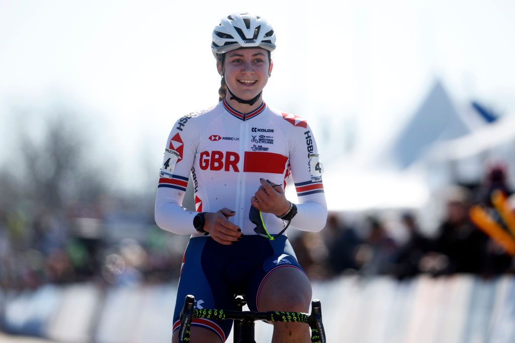 Zoe Bäckstedt wins the world title at the UCI Cyclo-cross World Championships in 2022