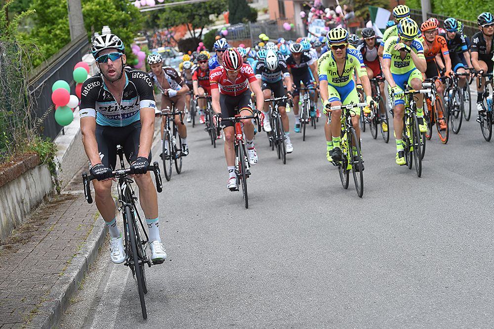 The peloton starts stage 9 at the Giro d'Italia