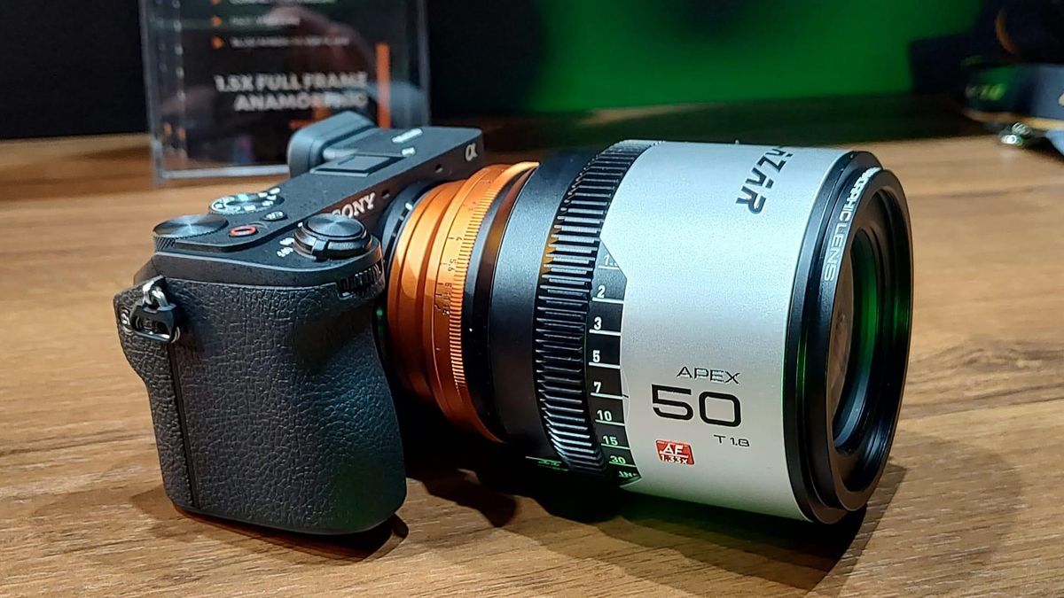 Blazar Lens makes waves with "world’s first" autofocus 1.33x anamorphic