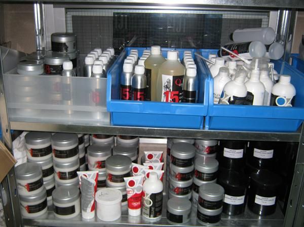 The Garmin-Transitions soigneurs need a lot of space for their Qolum products at the service course
