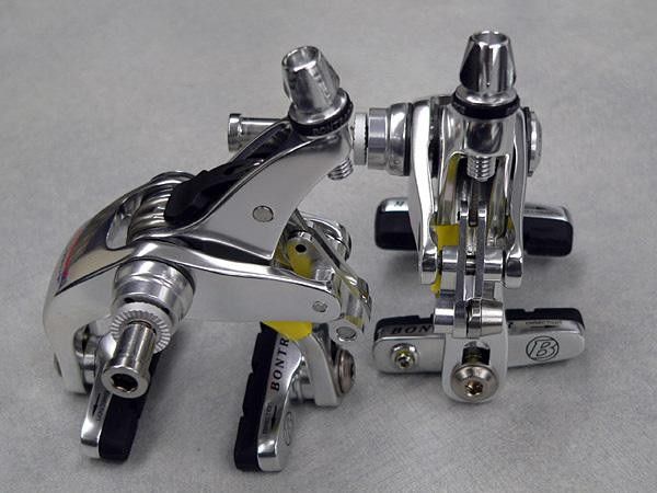 Widely-braced main pivots promise slop-free performance.