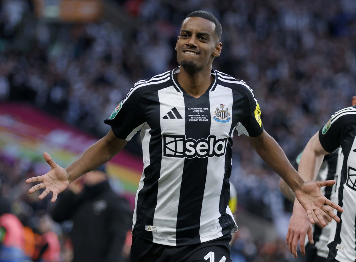 Alexander Isak celebrates after scoring for Newcastle United against Liverpool in the 2025 League Cup final.