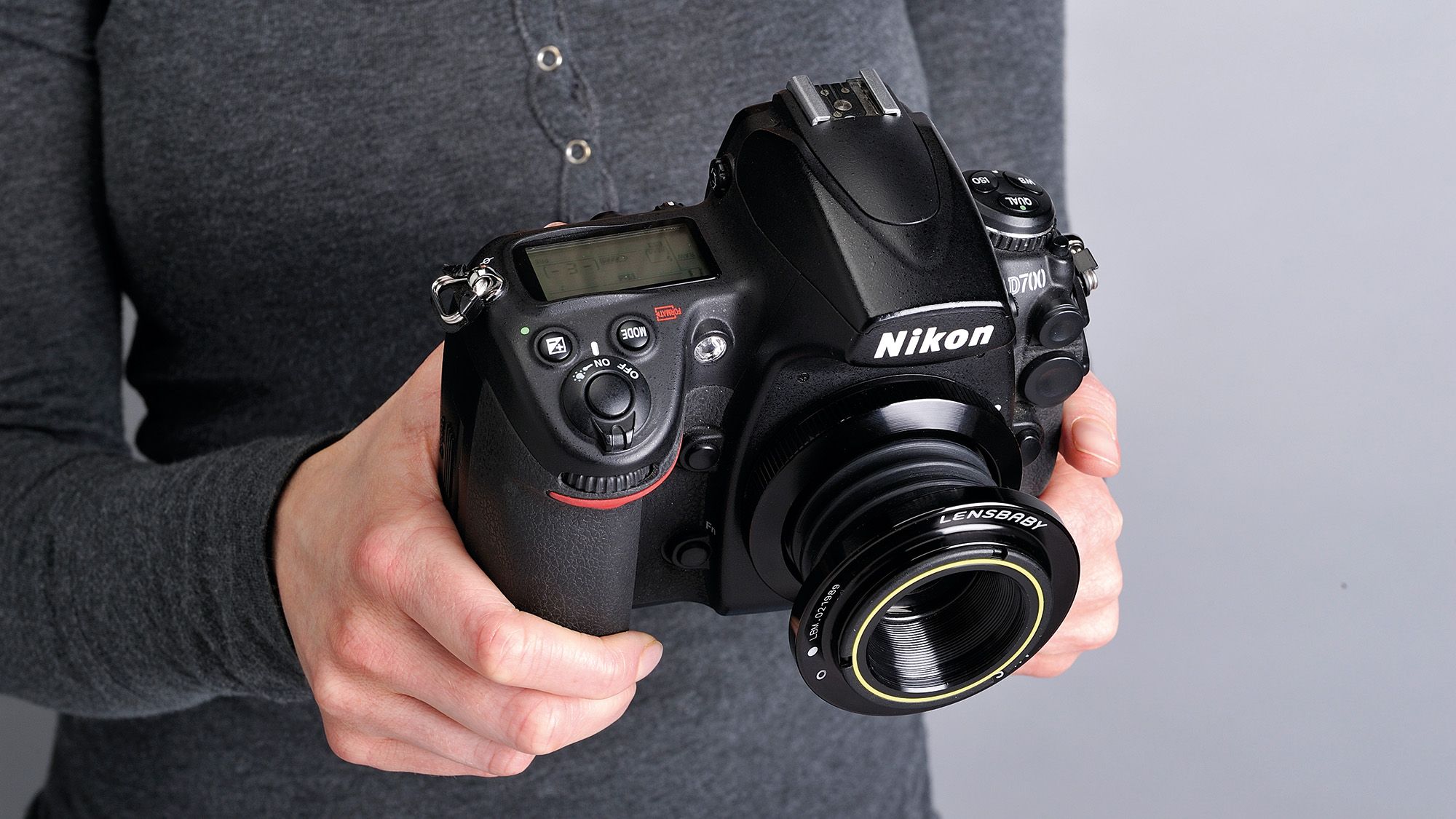 18-year-old Nikon D700 DSLR is trending as a budget-friendly full-frame camera