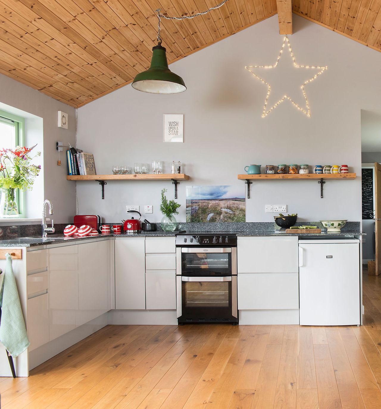 This cabin combines open plan living with cozy corners This cabin combines open plan living with cozy corners