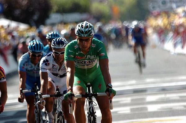 Boonen leads the peloton home