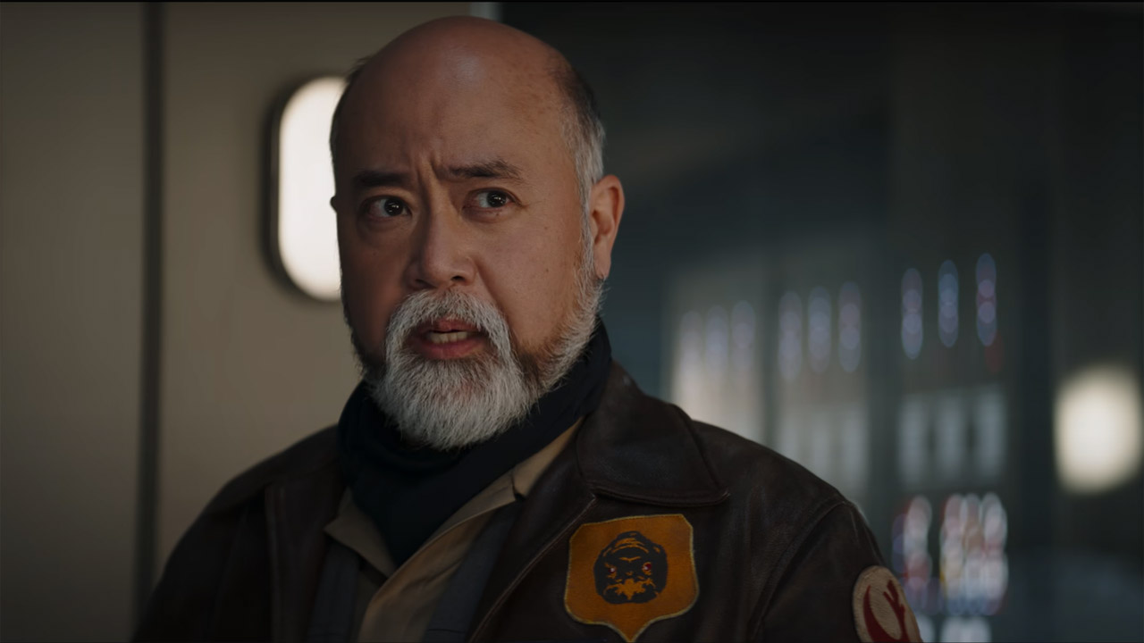 Carson Teva talks to someone off-camera in The Mandalorian season 3