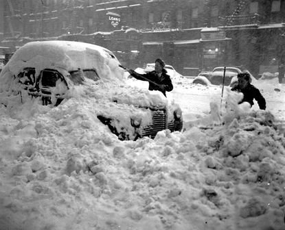 12 historic photos of the world's most formidable snowstorms | The Week