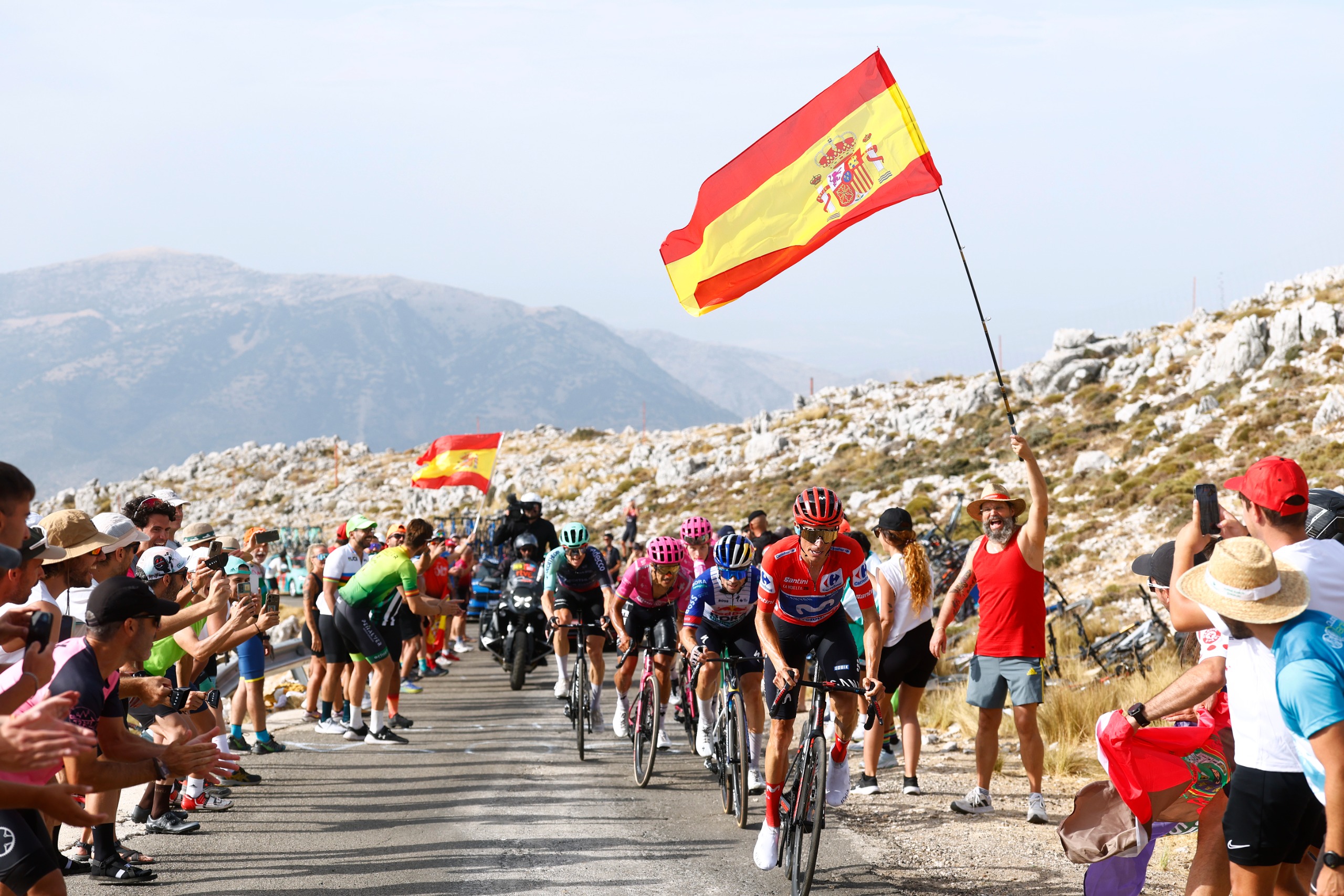 The GC favourites tackle the final climb of La Vuelta stage 14, as Spanish flags are waved overhead.