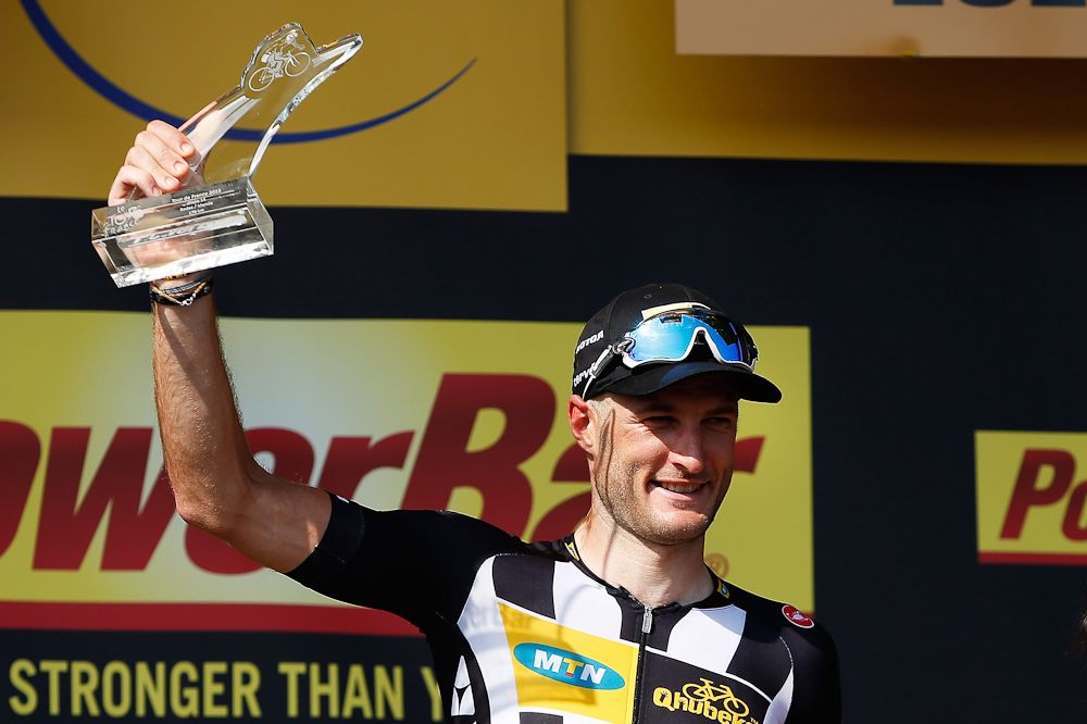 Steven Cummings on the stage 14 podium.