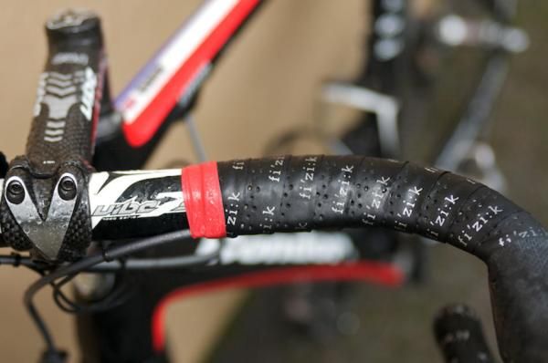 PRO Vibe bars wrapped in grippy Fizik tape.