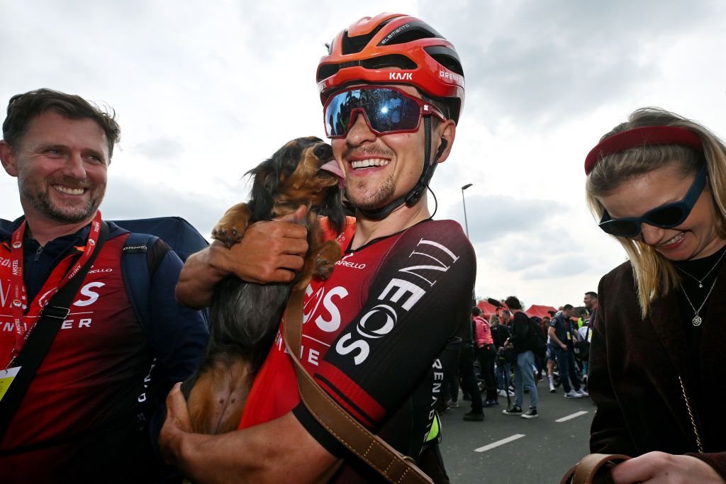 Race winner Tom Pidcock (Ineos Grenadiers) celebrates with his girlfriend Bethany Zajac and their dog