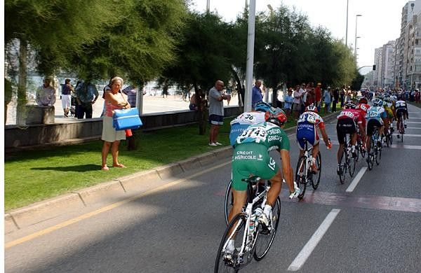 The peloton heads to Santillana del Mar.