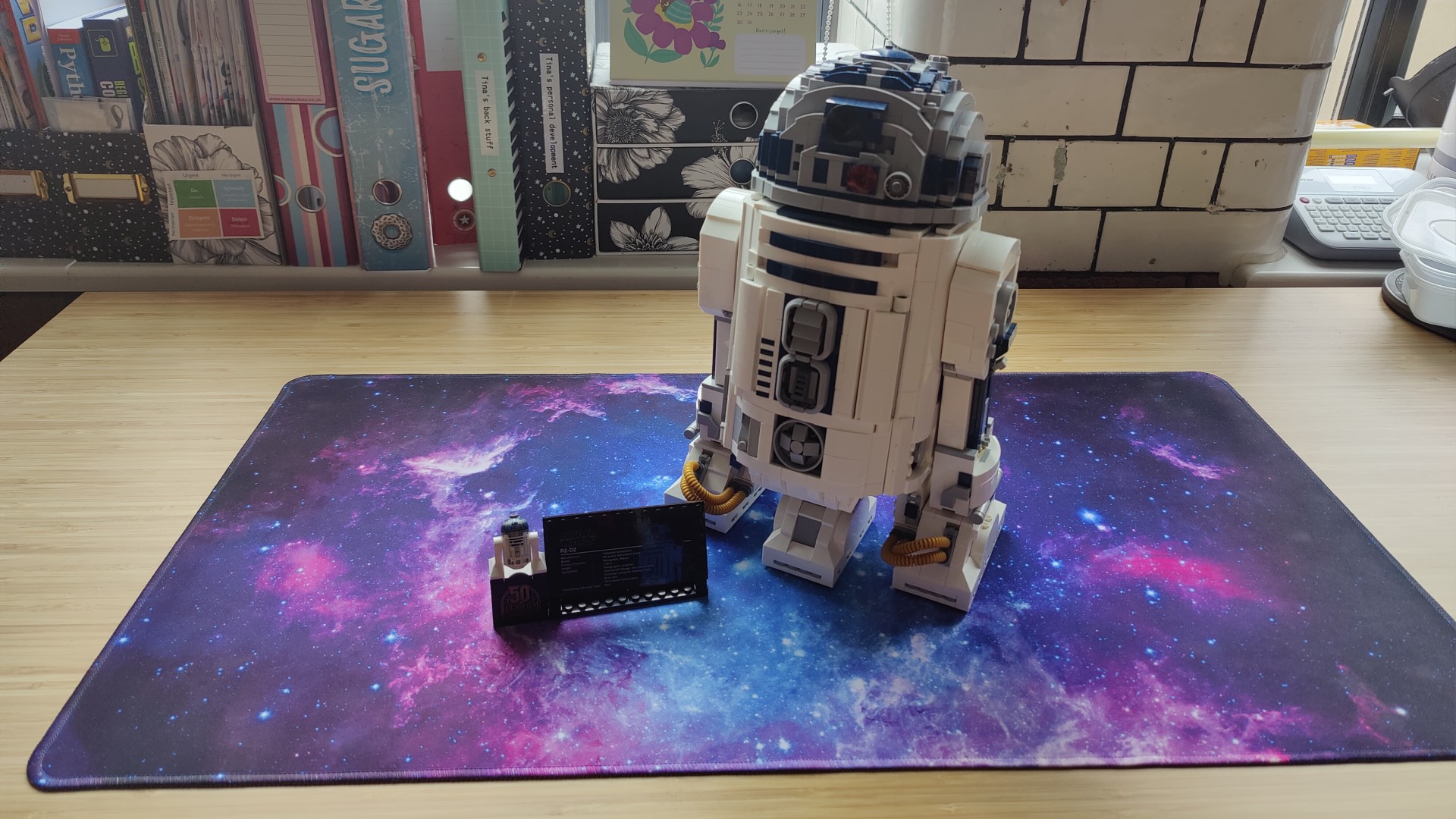 Lego Star Wars R2-D2 75308 (16 by 9 listing image)