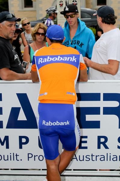 Michael Matthews catches up with some mates prior to the stage start