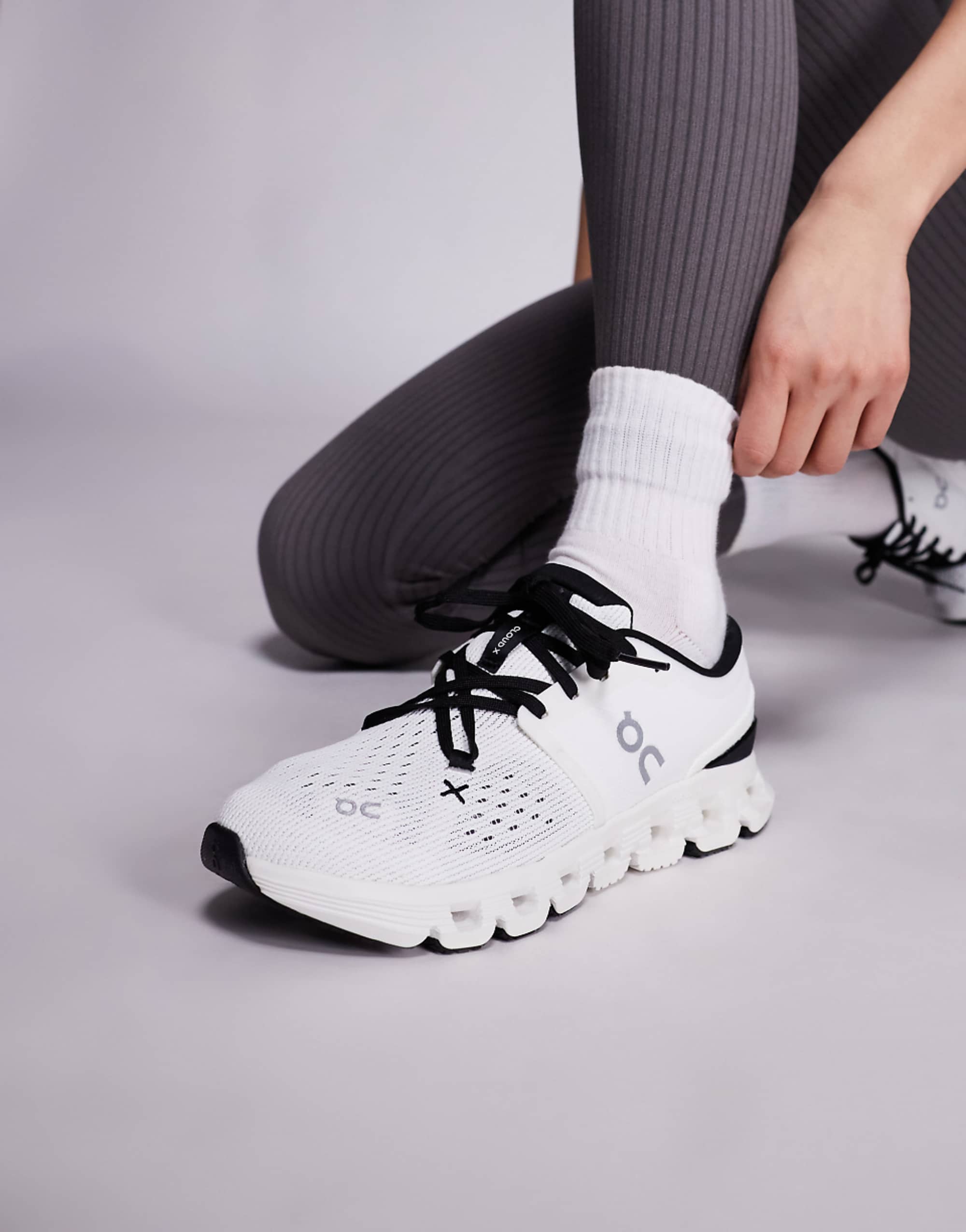 On Cloud X 4 Training Trainers in White and Black