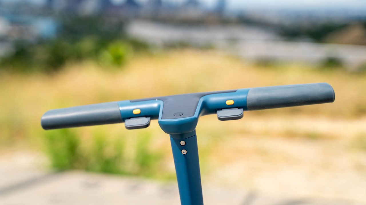 Unagi Model One Voyager overlooking Los Angeles