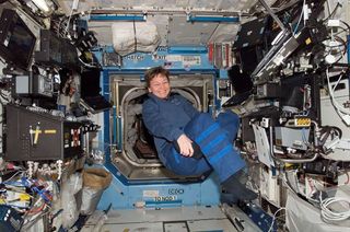 Space Station Commander Sets New U.S. Record