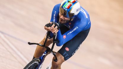 Filippo Ganna in an individual pursuit on the track