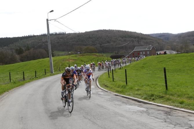 Laura Trott (Wiggle Honda Team) leads the peloton on an early 'Cote'