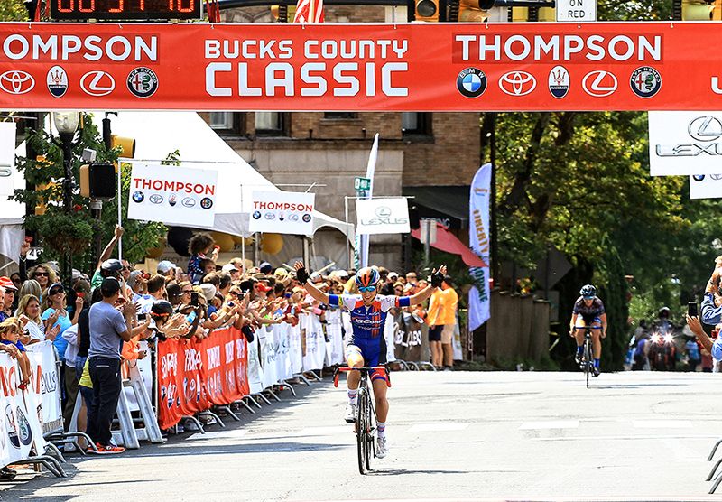But it's no use as Samantha Schneider cannot be caught and takes the win!