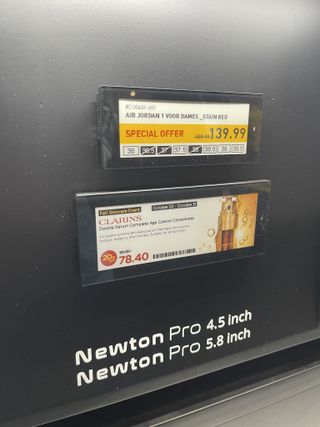 A demonstration of Solum's 4.5 and 5.8-inch electronic shelf labels.