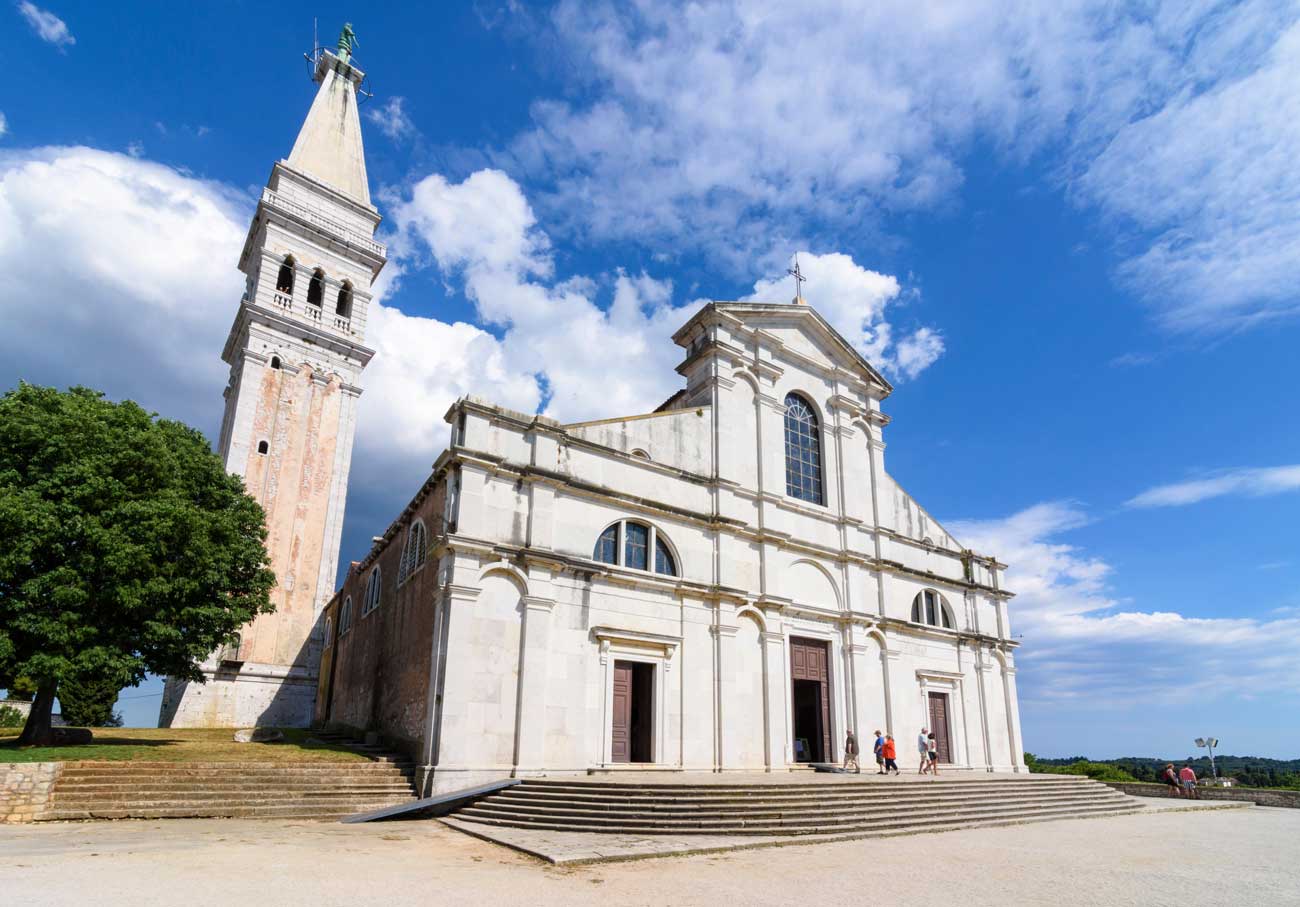 GM6GAR-Church-of-St-Euphemia-credit-Jason-Knott-Alamy-Stock-Photo.jpg