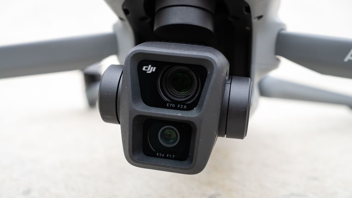 DJI Air 3 Product Image_Camera close up.